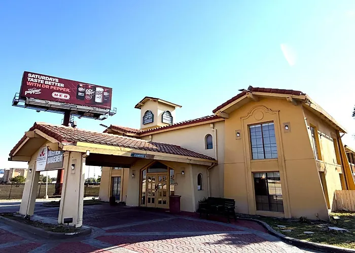 Townhouse Garden Inn & Suites San Antonio I 35